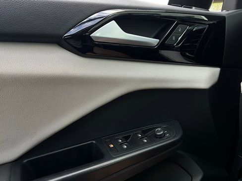 Used 2025 Volkswagen Taos S image 19