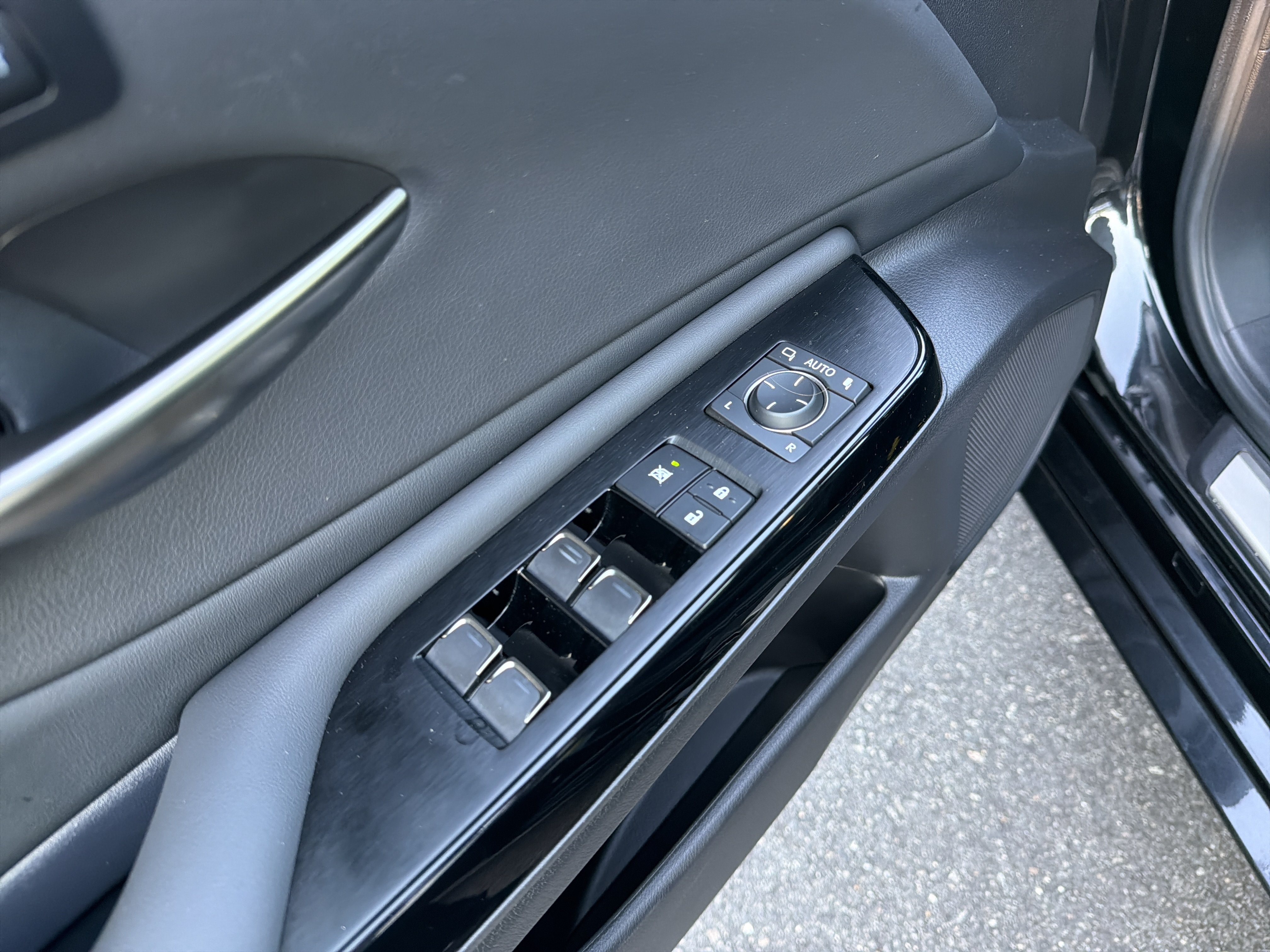 Used 2025 Lexus ES 350 w/ Premium Package FWD image 14