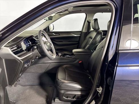 Certified 2023 Jeep Grand Cherokee 4WD 4xe w/ Luxury Tech Group II image 12