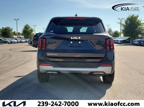 New 2026 Kia Sorento LX FWD image 5