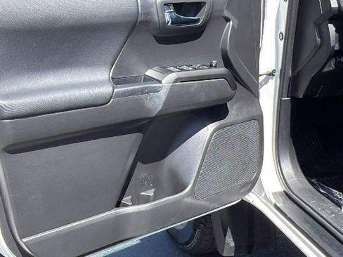 Certified 2023 Toyota Tacoma TRD Off-Road image 23