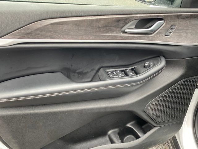 Used 2023 Jeep Grand Cherokee Limited AWD/4WD image 16