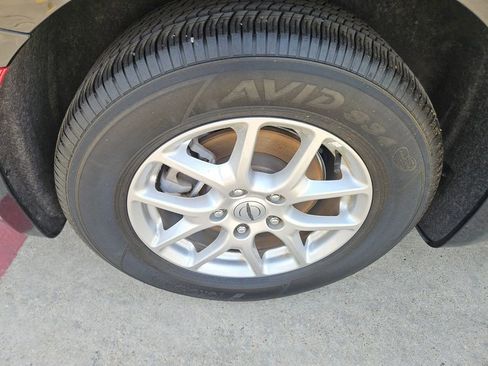 Used 2025 Chrysler Pacifica Select image 24