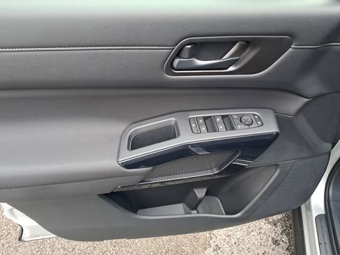 New 2025 Nissan Pathfinder SV w/ SV Premium Package image 11