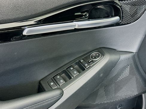 Used 2025 Kia Seltos S FWD image 15
