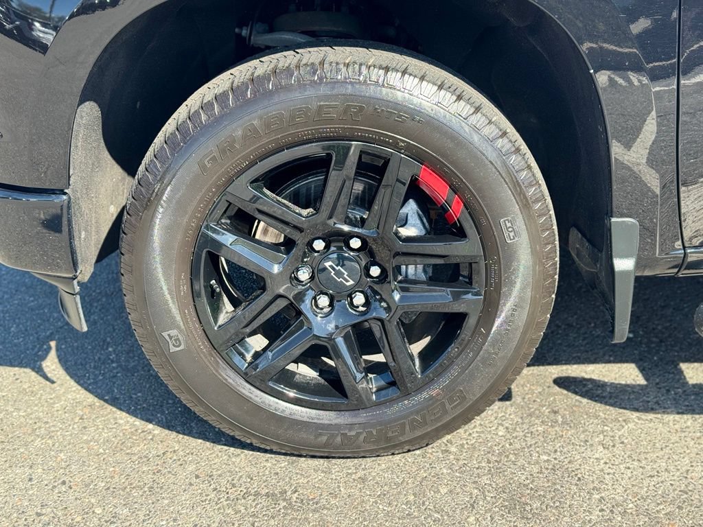 Used 2023 Chevrolet Silverado 1500 RST w/ Redline Edition AWD/4WD image 3