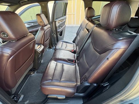 Used 2020 Cadillac XT6 Premium Luxury FWD image 16