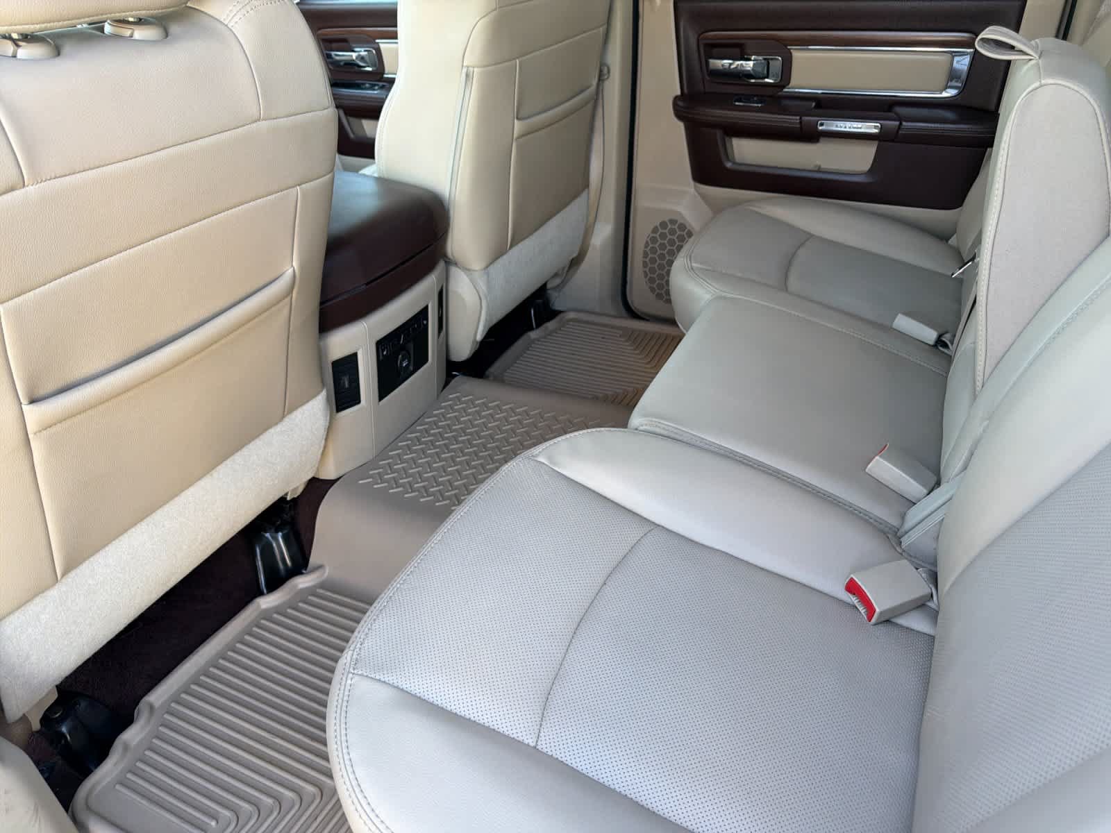 Used 2015 RAM 1500 Laramie AWD/4WD image 4