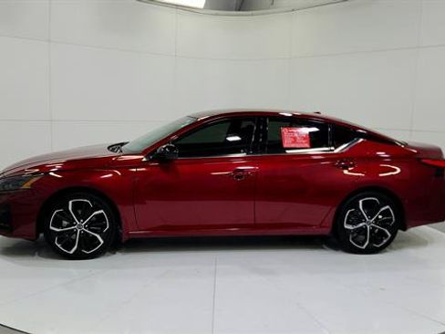 Certified 2023 Nissan Altima 2.5 SR FWD image 5