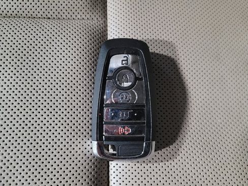 Used 2022 Lincoln Corsair AWD w/ Premium Package image 32