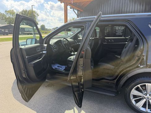 Used 2018 Ford Explorer Limited w/ Equipment Group 301A AWD/4WD image 7