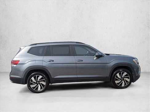 Used 2025 Volkswagen Atlas SE FWD image 4
