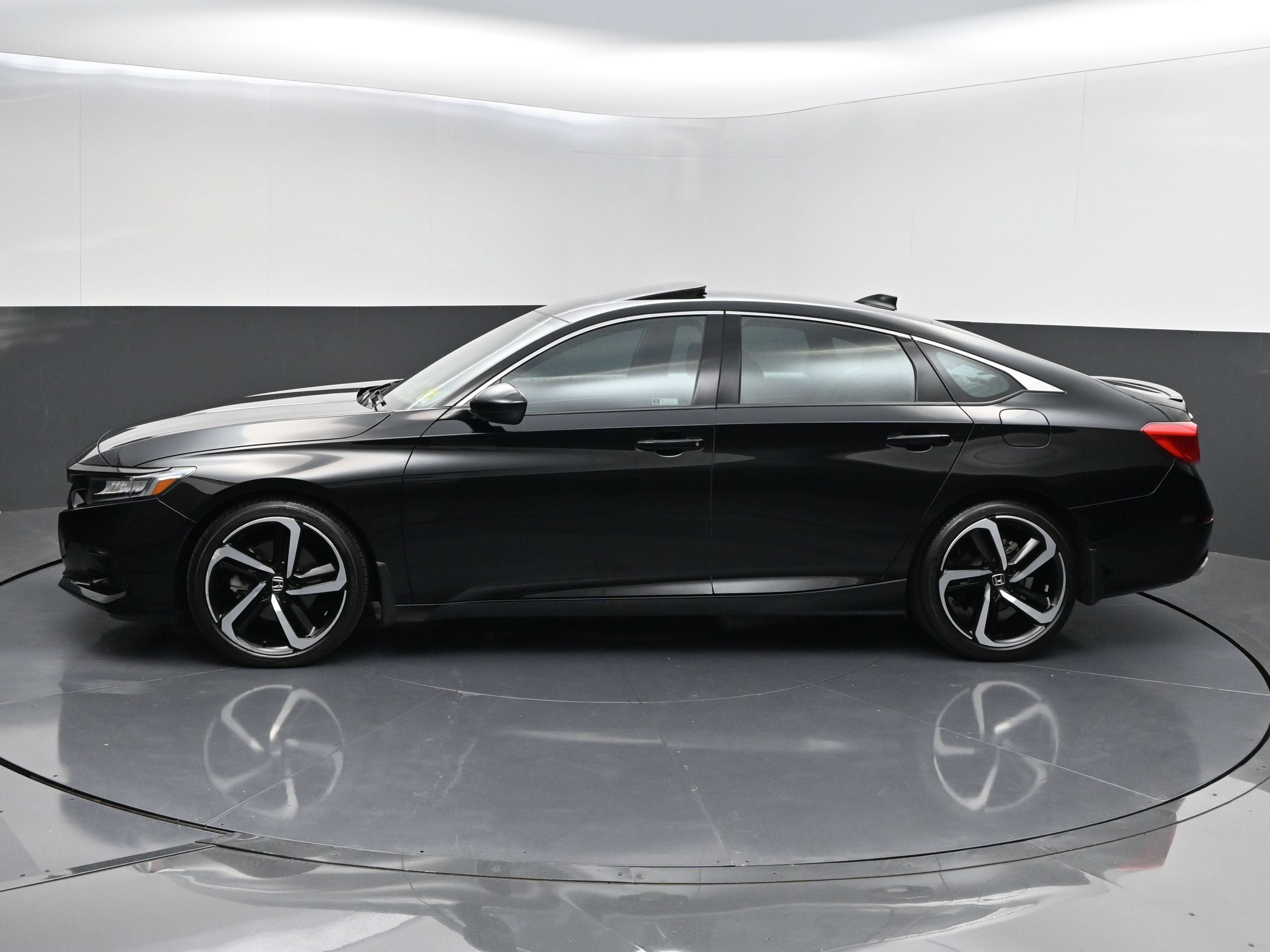 Used 2021 Honda Accord Sport image 5