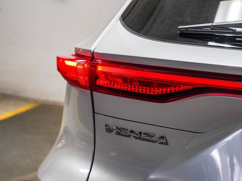 Certified 2024 Toyota Venza Limited AWD/4WD image 8