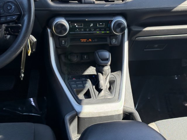 Certified 2022 Toyota RAV4 LE w/ Carpet Mat Package (TMS) AWD/4WD image 17