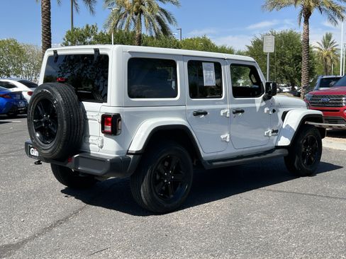 Used 2019 Jeep Wrangler Unlimited Sahara AWD/4WD image 3