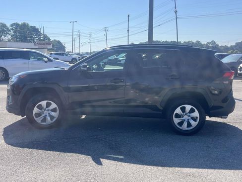 Used 2021 Toyota RAV4 LE FWD image 5