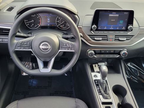 New 2025 Nissan Altima 2.5 SV image 4