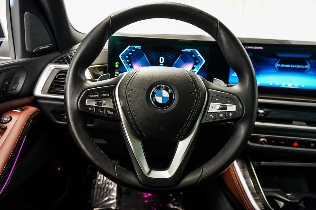 Used 2025 BMW X5 xDrive50e AWD/4WD image 15