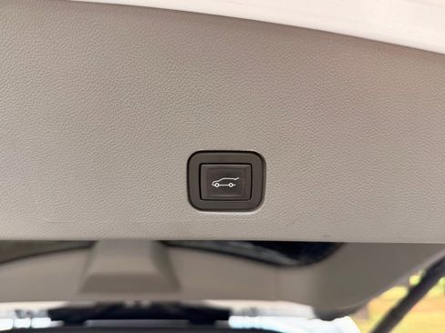 Used 2025 Cadillac XT6 Premium Luxury w/ Technology Package FWD image 20