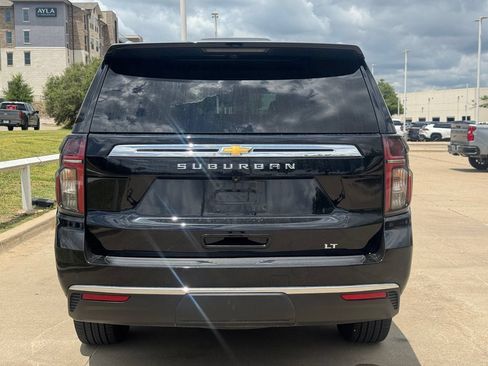 Used 2024 Chevrolet Suburban LT RWD image 5