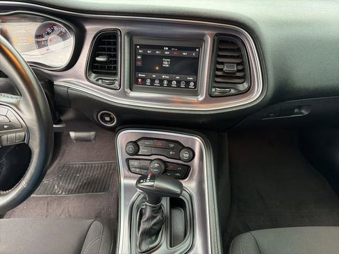 Used 2018 Dodge Challenger SXT image 31