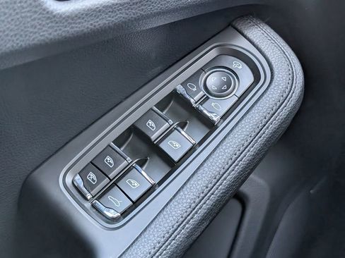 Certified 2025 Porsche Macan image 23