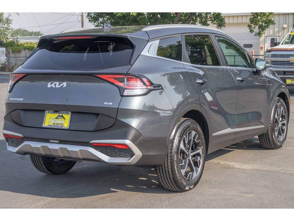 Used 2023 Kia Sportage EX AWD/4WD image 3