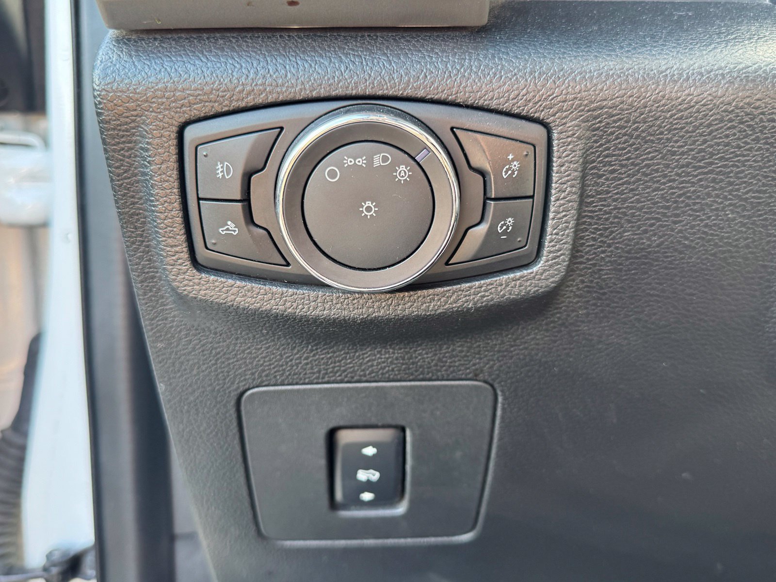 Used 2016 Ford F150 Lariat w/ Equipment Group 502A Luxury AWD/4WD image 17