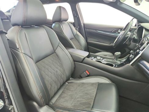 Used 2022 Nissan Maxima SR image 34
