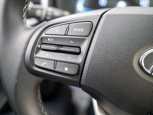 Certified 2025 Hyundai Venue SEL image 24