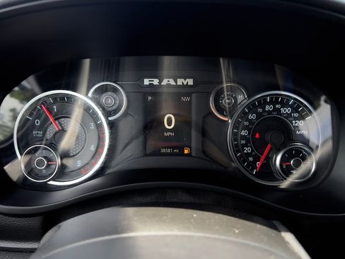 Used 2024 RAM 2500 Big Horn AWD/4WD image 25