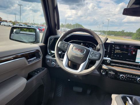 New 2026 GMC Sierra 1500 SLE image 11