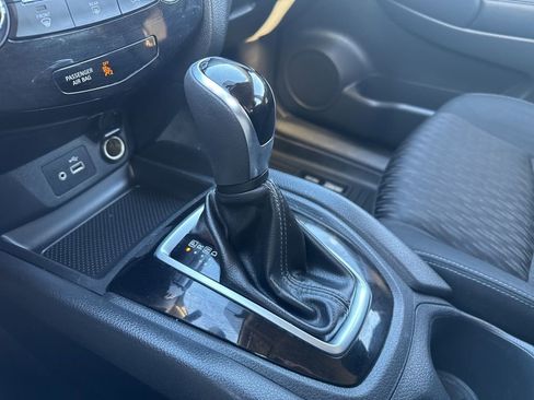 Used 2018 Nissan Rogue S image 20