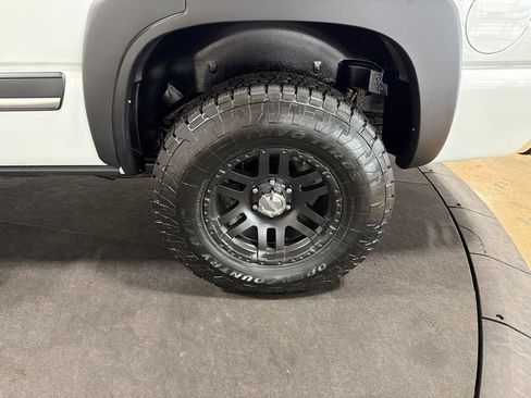 Used 2004 Chevrolet Tahoe 4WD w/ Skid Plate Package image 28