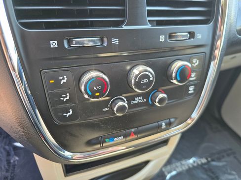 Used 2014 Dodge Grand Caravan SE w/ Quick Order Package 29E SE FWD image 8