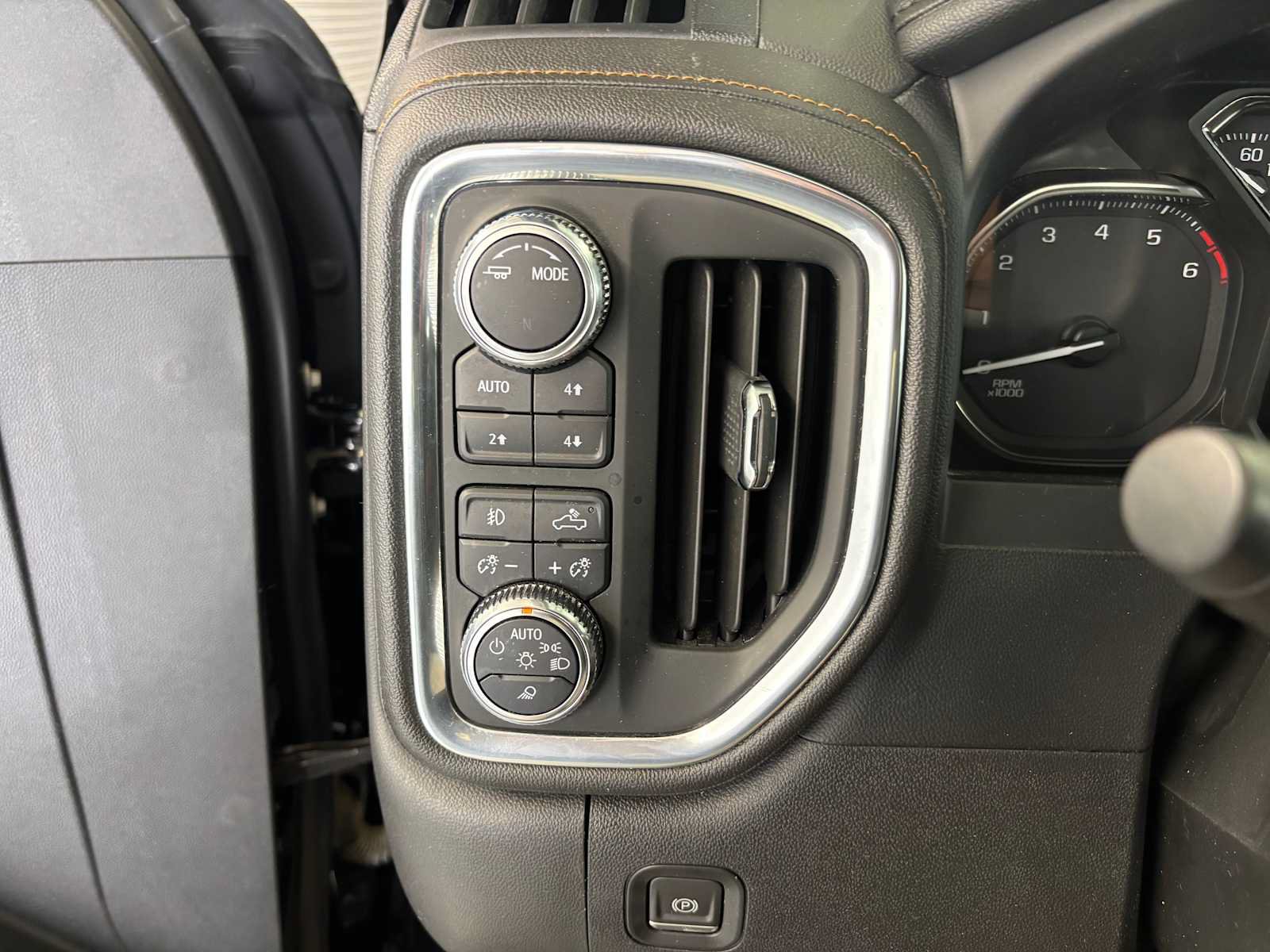 Used 2022 GMC Sierra 1500 AT4 w/ AT4 Premium Package AWD/4WD image 12