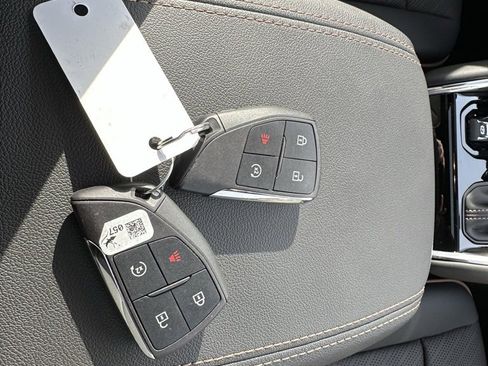 Used 2024 GMC Canyon AT4 w/ AT4 Premium Package image 25