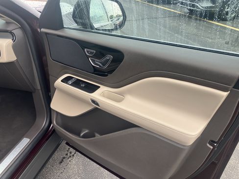 Used 2024 Lincoln Aviator AWD w/ Premium Package image 10