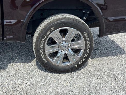 Used 2019 Ford F150 Lariat w/ Equipment Group 502A Luxury AWD/4WD image 12