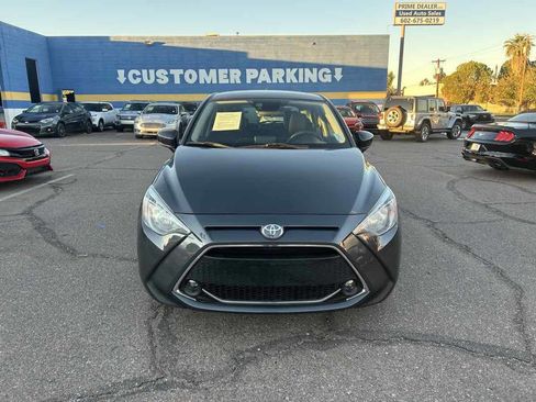 Used 2020 Toyota Yaris LE image 2