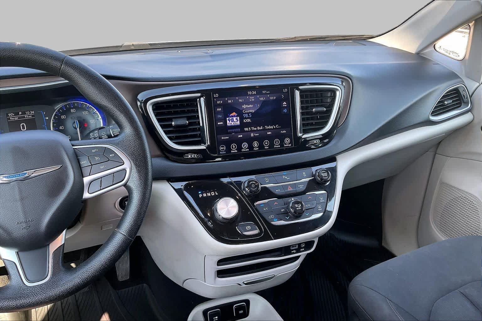 Used 2019 Chrysler Pacifica Touring Plus w/ Tire & Wheel Group FWD image 7