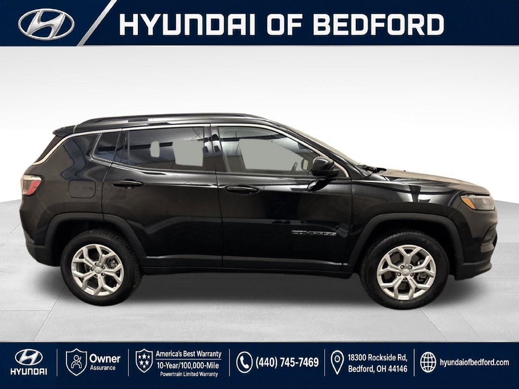 Used 2024 Jeep Compass Latitude AWD/4WD image 4