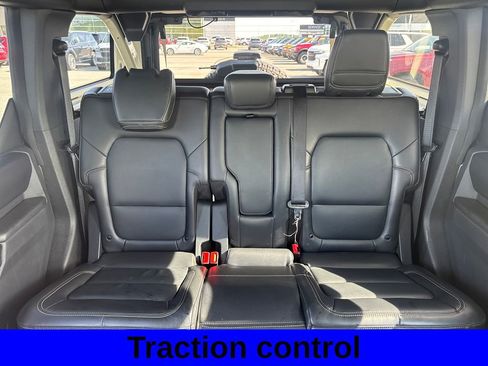 Used 2025 Ford Bronco Badlands AWD/4WD image 14