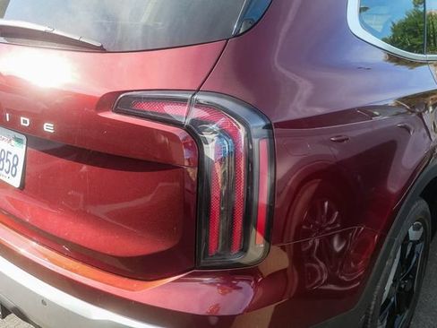 Certified 2024 Kia Telluride EX w/ EX Captain's Chair Package FWD image 12