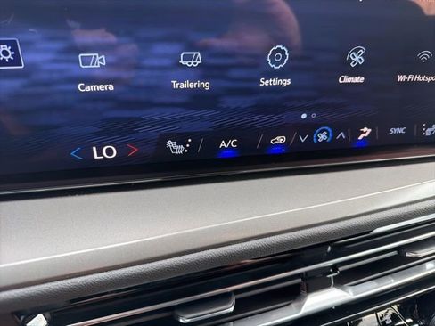 New 2026 Chevrolet Traverse LT image 15