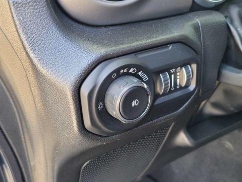 Used 2022 Jeep Wrangler Unlimited Sport AWD/4WD image 17