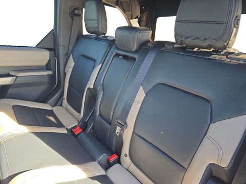 Used 2023 Ford Bronco Wildtrak image 15