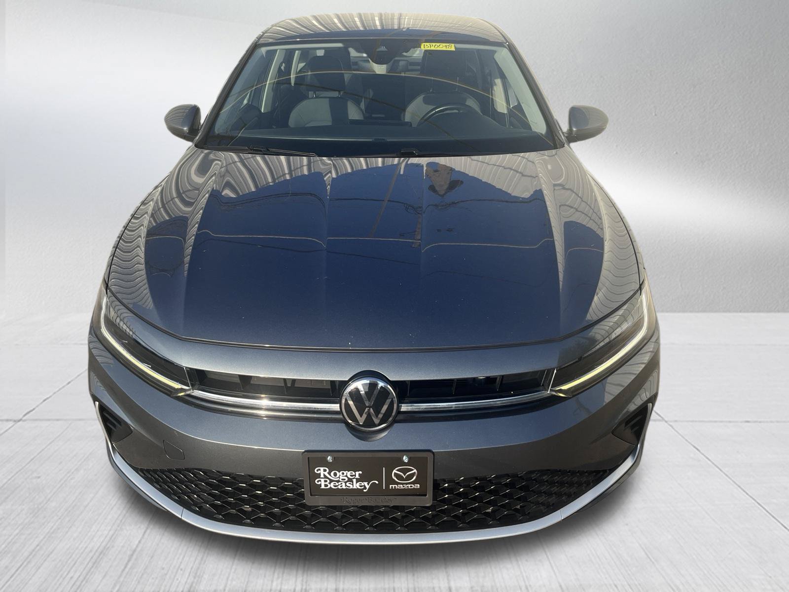 Used 2025 Volkswagen Jetta SE FWD image 2