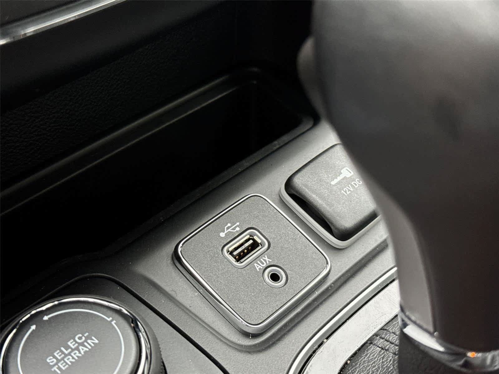 Used 2019 Jeep Cherokee Limited AWD/4WD image 28